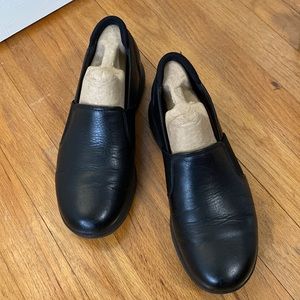 Clarks “Unstructured” Black Leather Slip On Shoes-7M